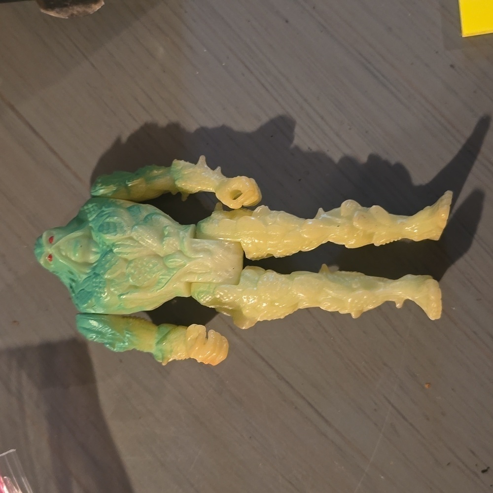 Vintage Kenner Bio glow Swamp thing figurine 1990